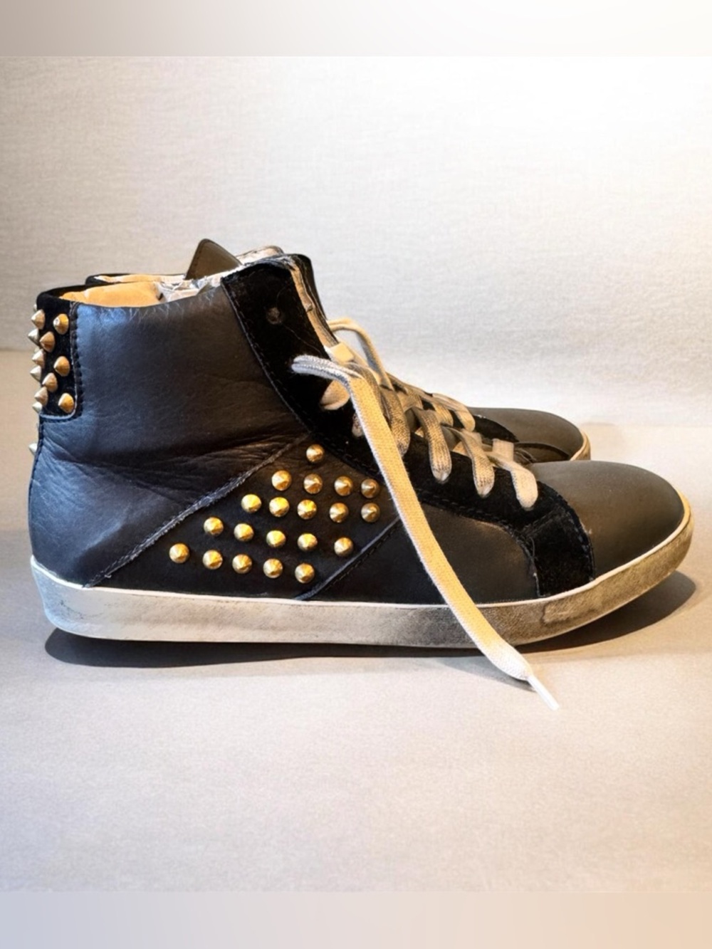 NWOB Steve Madden Black and White High-Top Sneakers